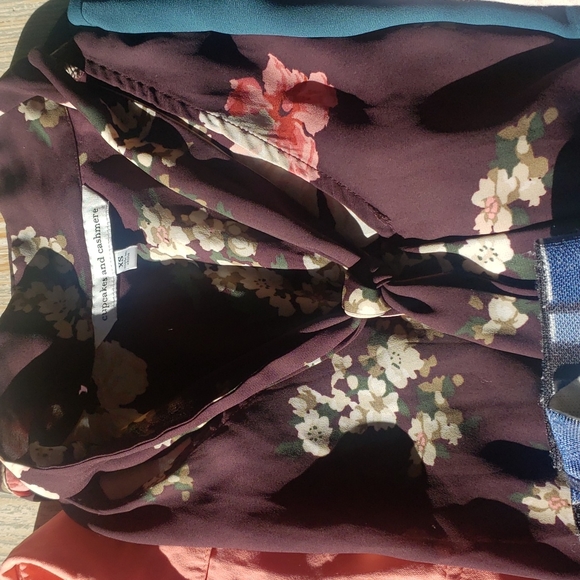 Business casual top and sweater bundle - Picture 3 of 7